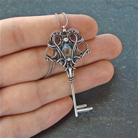 Ключик с топазом | Wire wrapped jewelry, Wire jewelery, Homemade jewelry