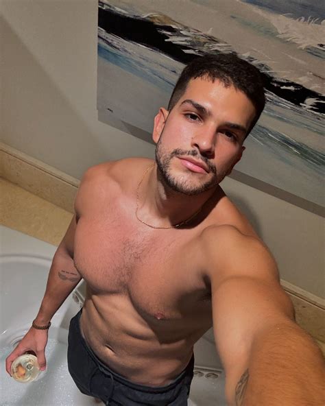 Bernardo Flores