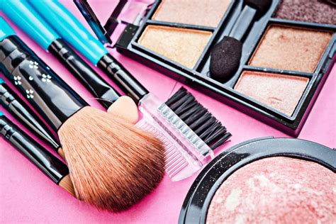 How to Make Blue Eyes Look Even Bluer | LEAFtv