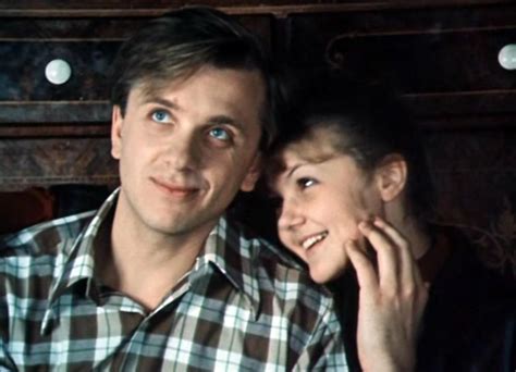 Фильм «По семейным обстоятельствам» (1977) - сюжет, актеры и роли ...