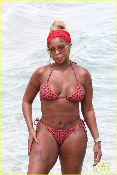 Mary J Blige Bikini Booty
