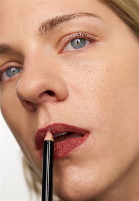 Bobbi Brown LIP PENCIL - Lippenkonturenstift - rum raisin/braun ...