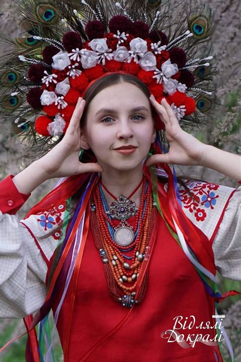 Полтавський чубатий вінок | Eastern european women, Ethnic fashion ...