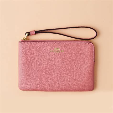 Coach Small Wristlet Vintage Pink - Averand