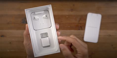 Apple, скорее всего, заставят вернуть зарядное устройство в комплект ...