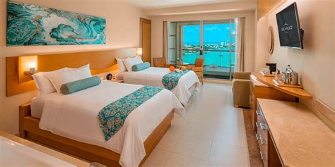 Luxury Suites in an All-Inclusive Paradise | Beach Palace®