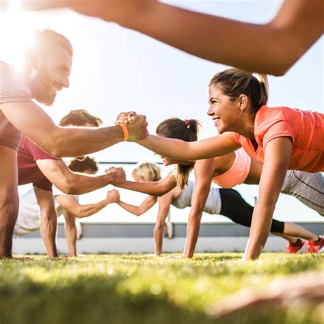 Why Social Fitness Is the Key to Longevity, According to Experts