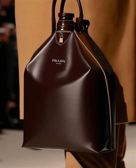 Пин от пользователя A. T. на доске HANDBAGS | Ковровые сумки, Модные ...