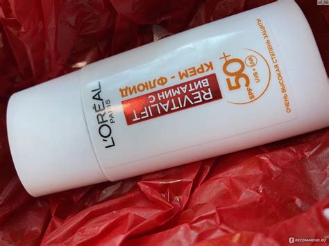 Солнцезащитный крем-флюид L'Oreal Paris Крем-флюид Revitalift Витамин С ...