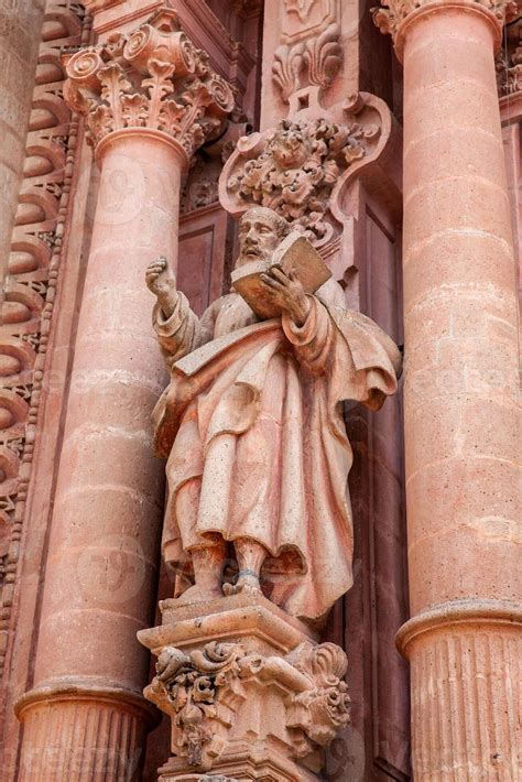 Tourists found that harston has a very beautiful historic church 20