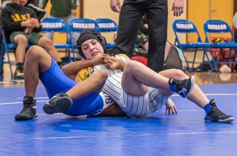 Men Wrestling Women: he loses a painful match