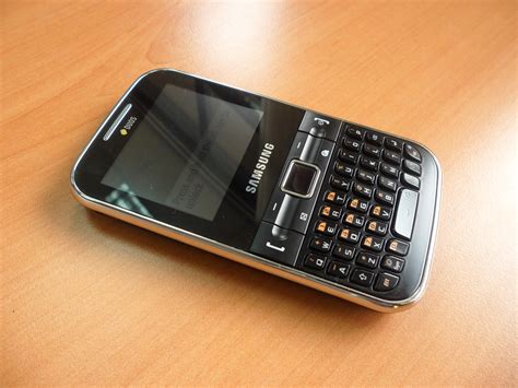 A review of Samsung's Ch@t 322 Dual SIM Mobile Handset. - Moses Kemibaro | Digital Marketing