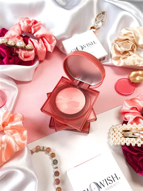 Huda Beauty Glowish Cheeky Vegan Blush Powder - Revue, Avis & Swatches ...