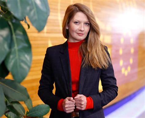 Цветелина Пенкова: Развитието на нови и зелени индустрии дава ...