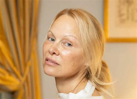 Памела Андерсон снялась в рекламе без макияжа