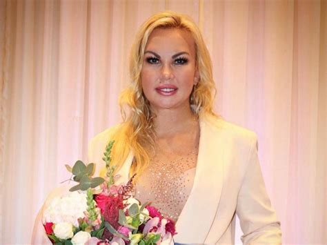 Певица Камалия показалась в белом платье и намекнула на свадьбу (фото ...
