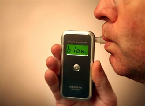 Quanto Tempo O Alcool Acusa No Bafometro - Bafômetro: quanto tempo dura? - Portal Automóveis