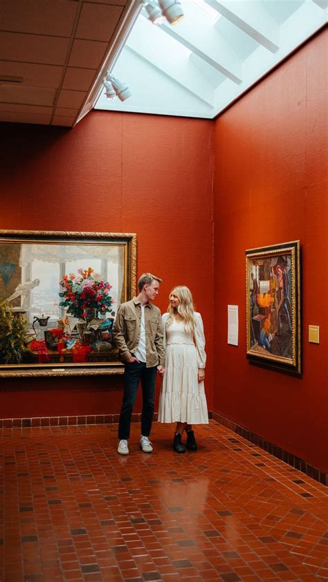 Art Museum Engagement Photos | Rabbecca Photo Co | Engagement photo