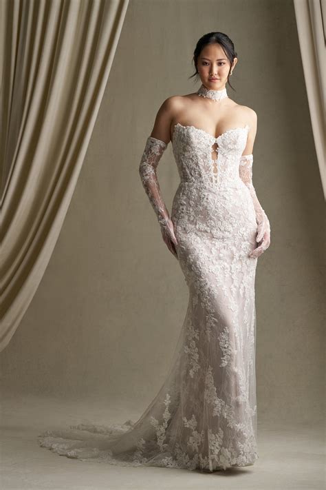 Curvy Wedding Dresses | Becker’s Bridal
