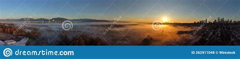 Panoramica Aerial View of Foggy Sunrise Over Burnaby, Vancouver, Canada ...