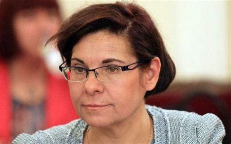 Онлайн вестник Струма - Общество - Силвия Къдрева от с. Абланица става ...