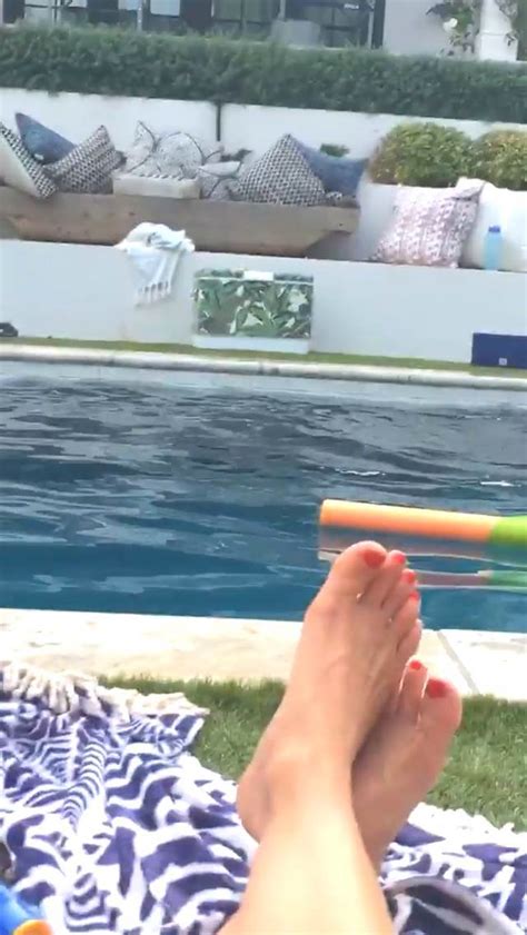 Julianne Hough Wikifeet: The Complete Story - 2jgvcti