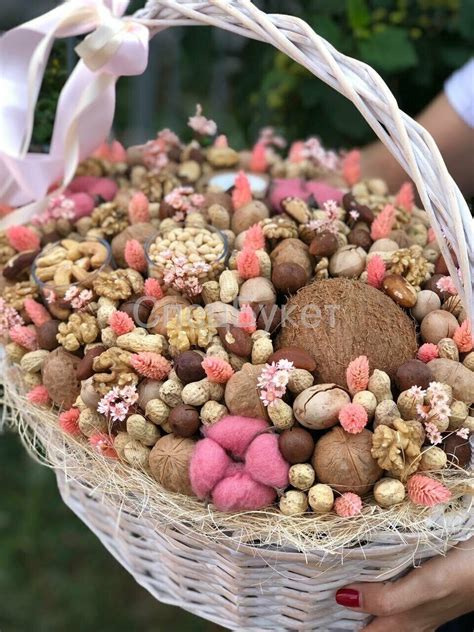 Большая премиальная корзина из орехов "Лесная". Элитный подарок. Купить ...