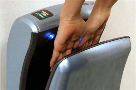 Львів'ян просять не користуватися сушками для рук - останні новини на ...