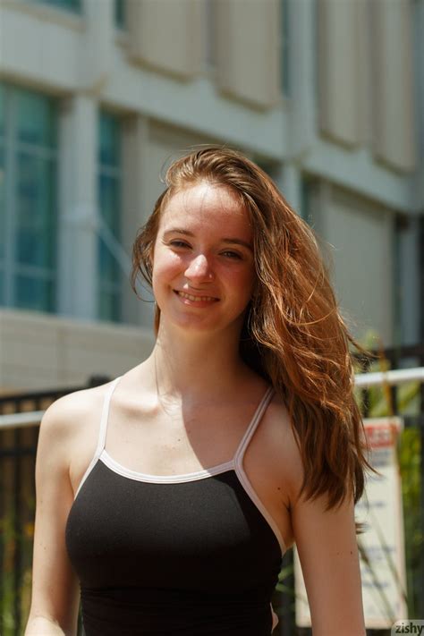 Hazel Moore (31 фото)