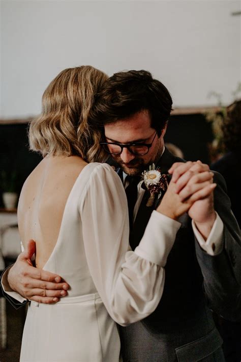 Kylie & James' Relaxed Autumn Wedding | Karen Willis Holmes