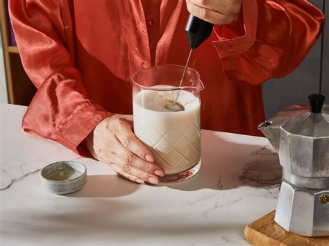 Rose Cardamom Latte | Rezept | Kitchen Stories