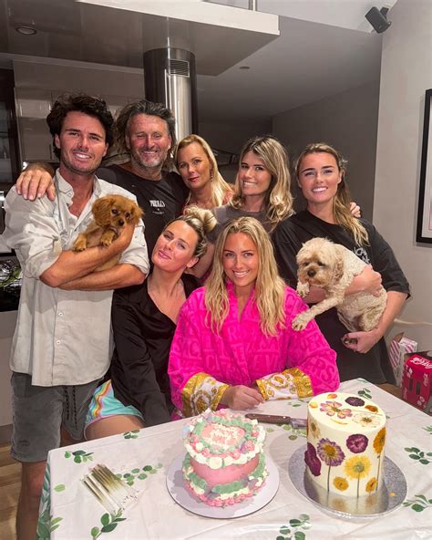 Holly-Daze Coffey (@hollydaze_coffey) • Instagram photos and videos