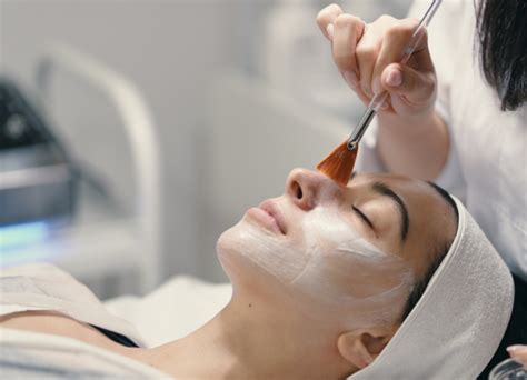 dr manisha mareddy  dermatologist  kokapet hyderabad jade