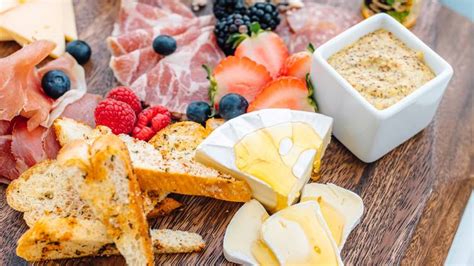 Tallulah Crafted Food and Wine Bar at Renaissance Baton Rouge ...
