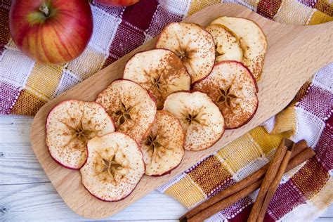 Пряные яблочные чипсы – простой и вкусный рецепт с фото (пошагово)