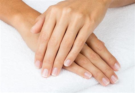Are My Nails Healthy? How to Check for Healthy Nail Signs