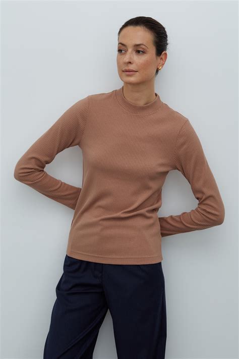 Водолазка бежевая (размер M) – купить за 2 700 ₽ | CLASSY brand