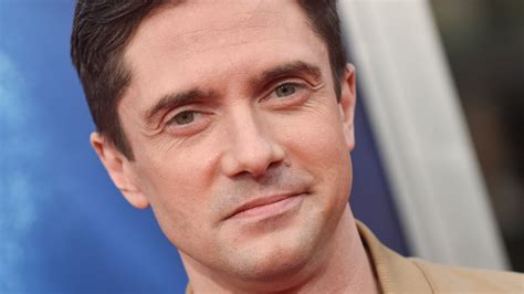 topher grace compares   show   holiday reunion