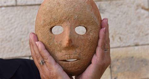 rare neolithic stone mask   unveiled  israel