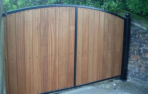 Custom / Driveway Gates – Fortified Fence