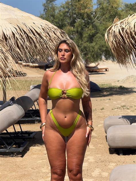 Ariella Nyssa | HELLO LONDON 😍 nice to see ya again @fashionnovacurve