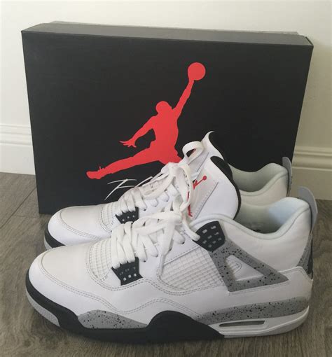 File:Nike Air Jordan IV, (White Cement Colorway).jpg - Wikimedia Commons