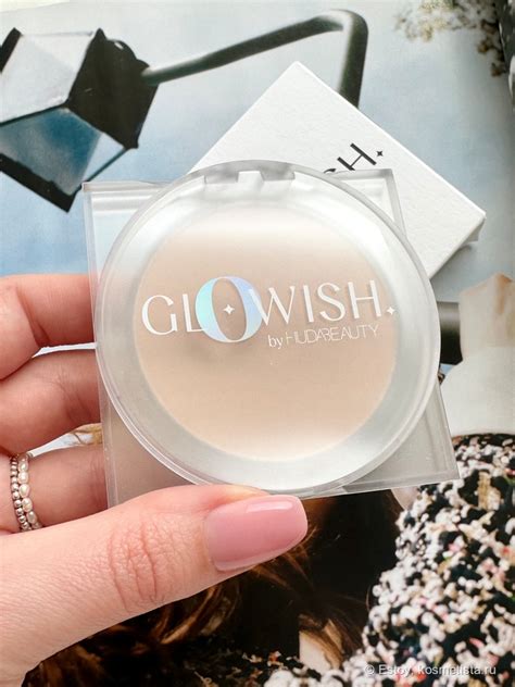 Разглаживающая сияющая пудра Huda Beauty GloWish Luminous Pressed ...