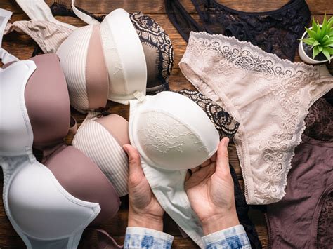 Woman breaks up with boyfriend after he buys lingerie for female best
