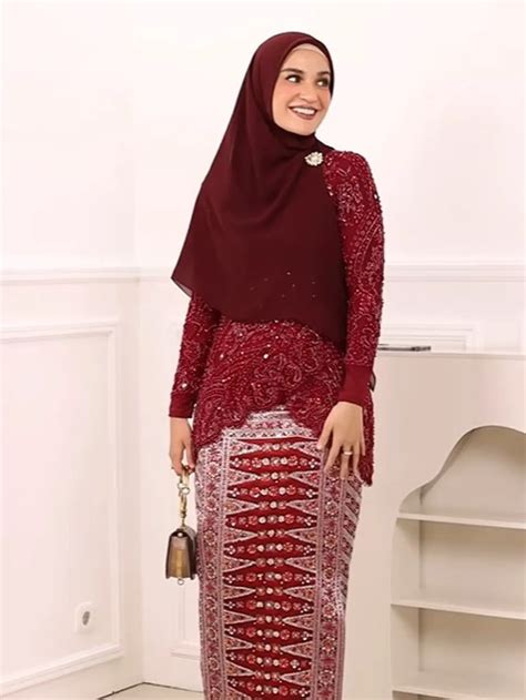 Melihat Penampilan Zaskia dan Shireen Sungkar dengan Kebaya Hijab