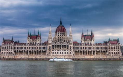 Здание венгерского парламента в Будапеште: история, архитектура, интерьеры