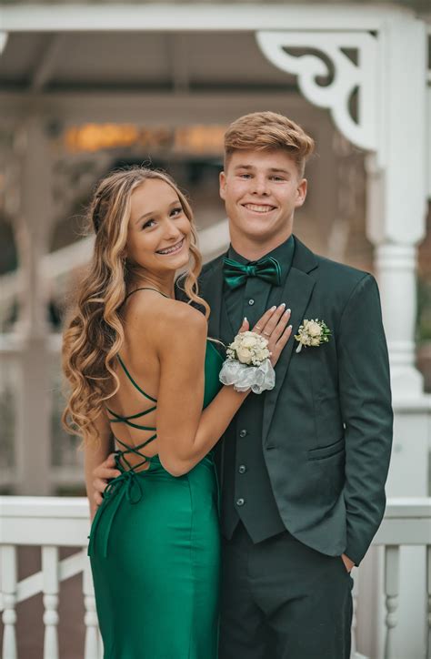 Prom dress ideas emerald green prom dress prom hairstyle – Artofit