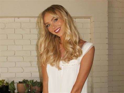 annie knight net worth 2025