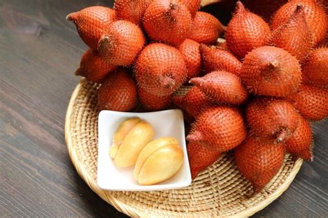 Premium Photo | Lobes and clusters of salak fruit or snakeskin fruit ...