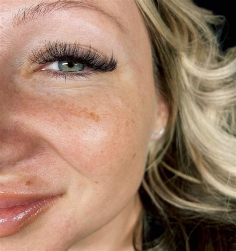 Volume Lashes – The Plastic Flamingo